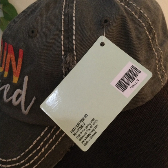 SOLD The Spring Shop Gray Distressed 'Sun Kissed' Cap One Size Fits Most - Picture 7 of 11